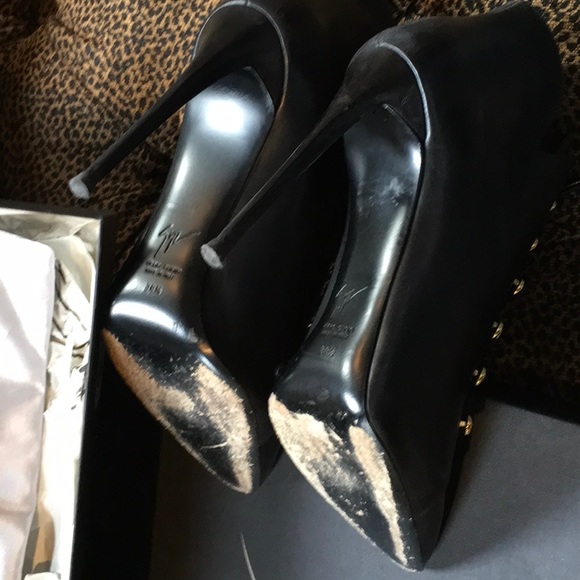 Spectacular gold crystal grommeted lace up bootie - Picture 4 of 8